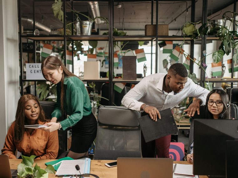Entretien de recrutement entre RH et candidat